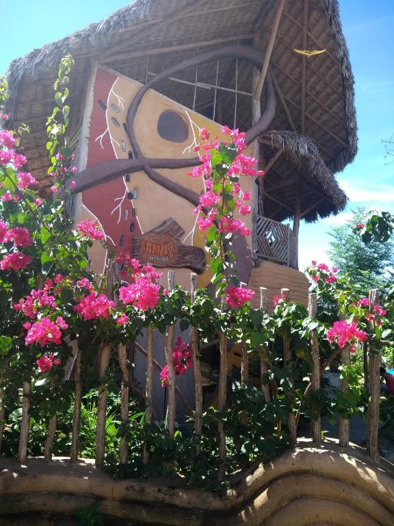 Raízes Eco Hostelにある庭
