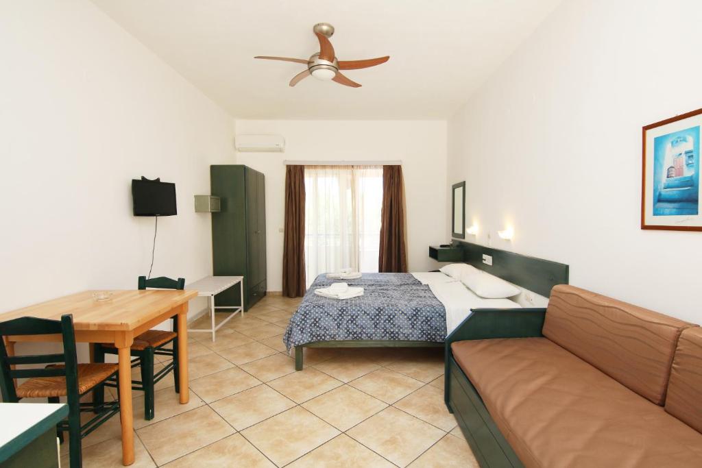 Postel nebo postele na pokoji v ubytování Evropi Hotel