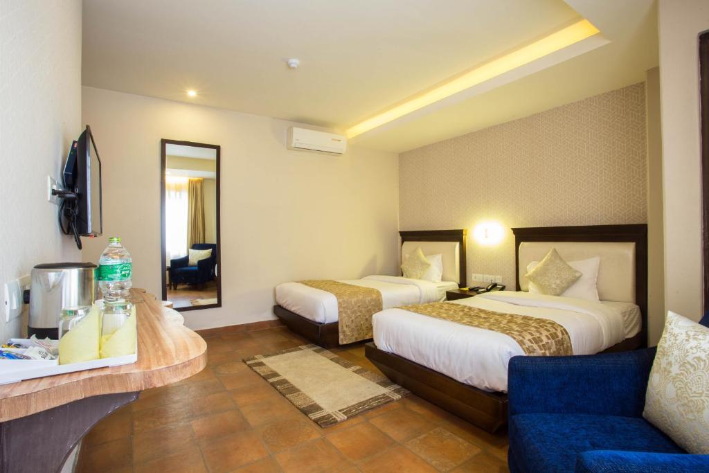 Llit o llits en una habitació de Teeka Resort Suites & Spa