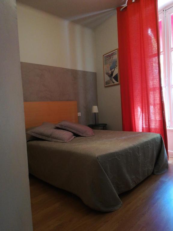 Postel nebo postele na pokoji v ubytování Hôtel Le Foch