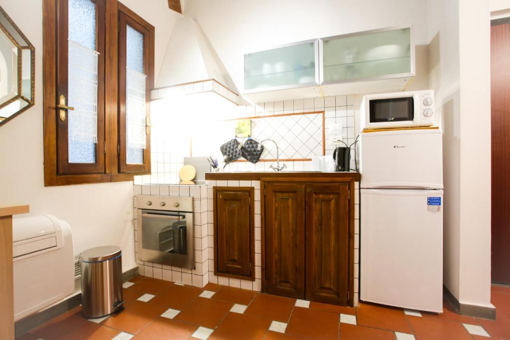 Kuchyňa alebo kuchynka v ubytovaní Via Guelfa Apartment