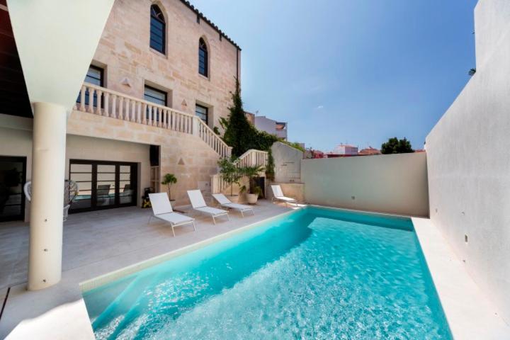 Booking.com: Villa Splendid former Chapel with pool & jacuzzi ...