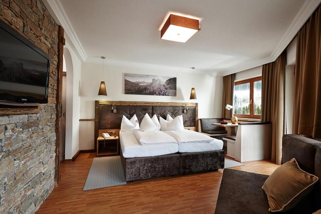 Posteľ alebo postele v izbe v ubytovaní Hotel Gasthof Perauer