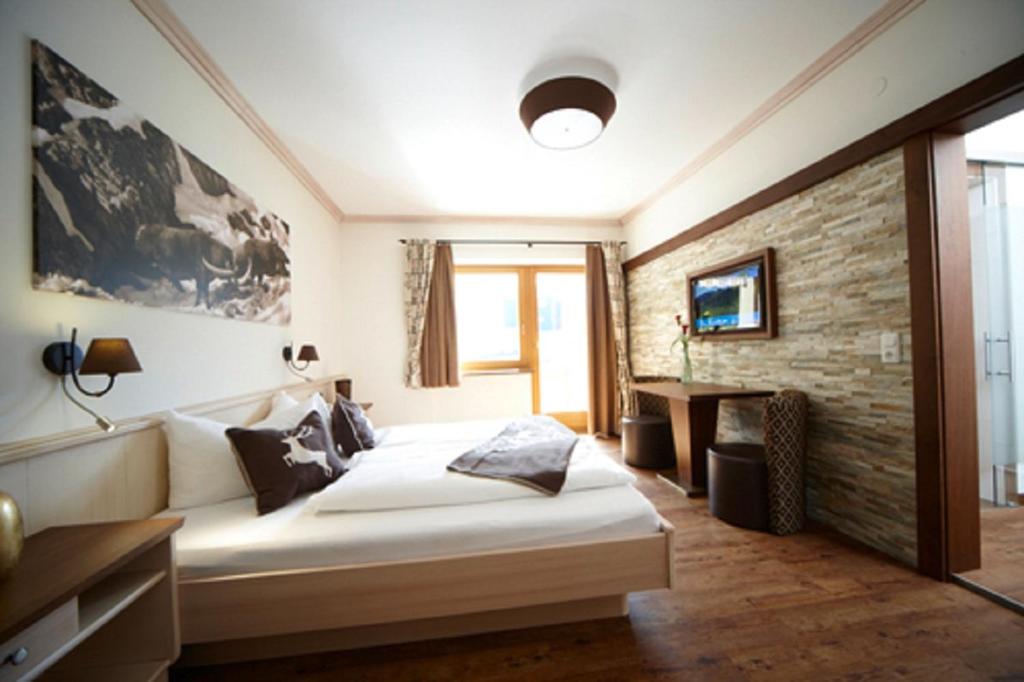 Posteľ alebo postele v izbe v ubytovaní Hotel Gasthof Perauer