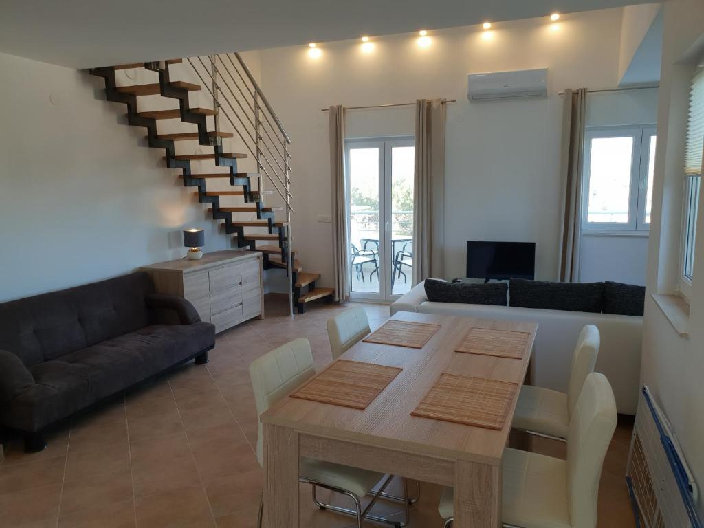 Posedenie v ubytovaní Apartments Villa Maslinica