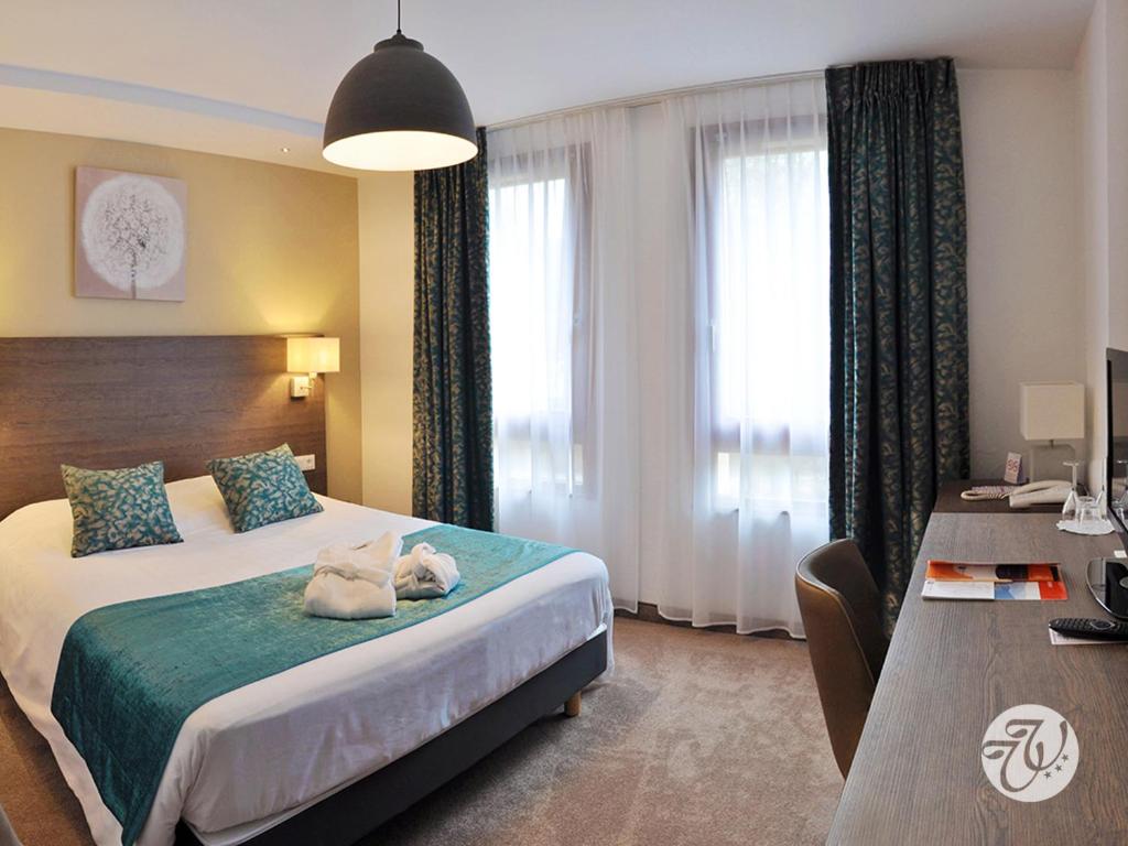 Postel nebo postele na pokoji v ubytování Hotel Restaurant & Spa Verte Vallée