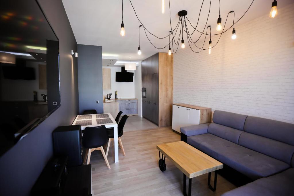 TV a/nebo společenská místnost v ubytování Apartament Widok Na Morze 17 piętro 4 Oceany