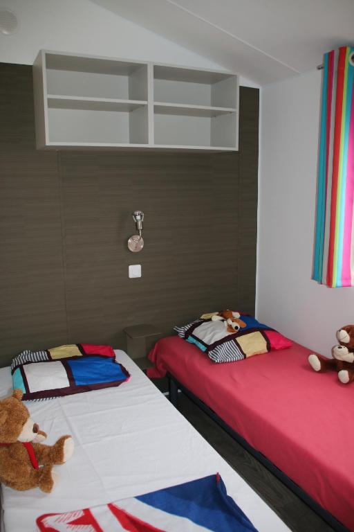 Postel nebo postele na pokoji v ubytování Camping Paradis d'Arvor