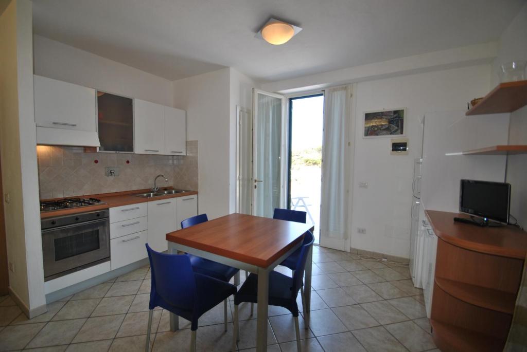 A kitchen or kitchenette at Villa Fiorella