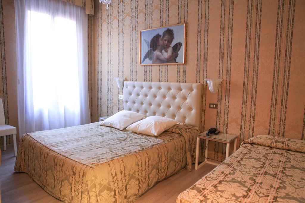 Postel nebo postele na pokoji v ubytování Hotel Bridge