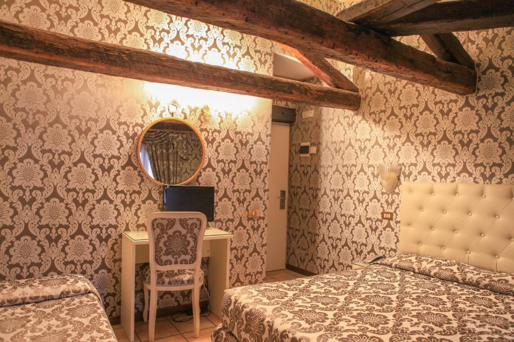 Postel nebo postele na pokoji v ubytování Hotel Bridge