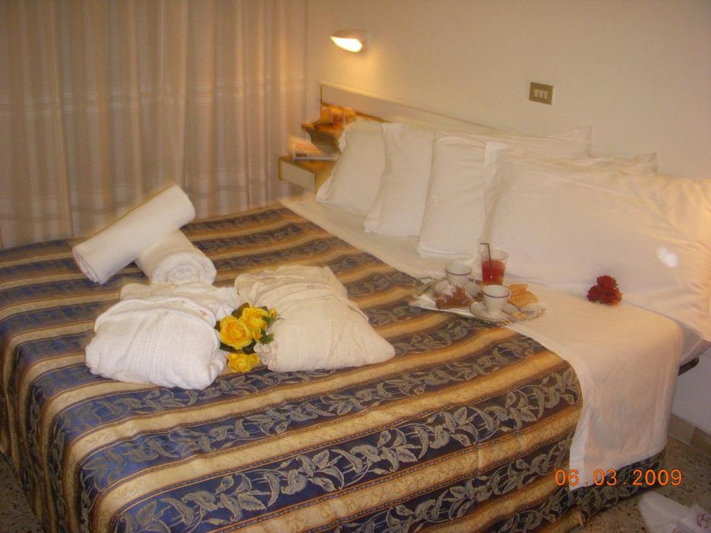 Hotel Moresco Riccione - Piscina Beach Village - Resim 32