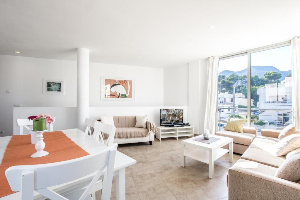 Molins 5 near the sea By homevillas360, Cala Sant Vicente ...
