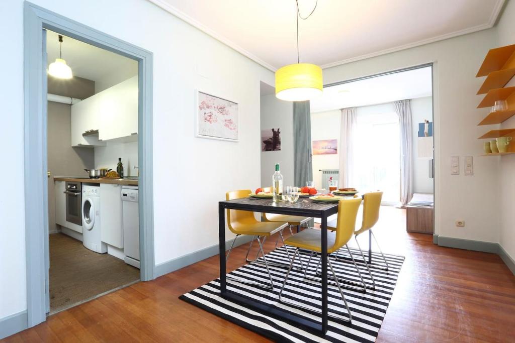 A kitchen or kitchenette at Marrubi - Basque Stay