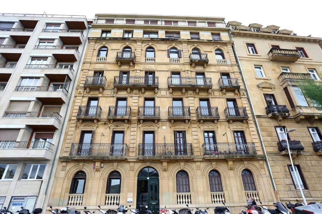 The building in which Az apartmant is located