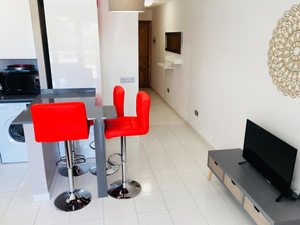 TV a/nebo společenská místnost v ubytování Apartamentos Las Haciendas Altamar