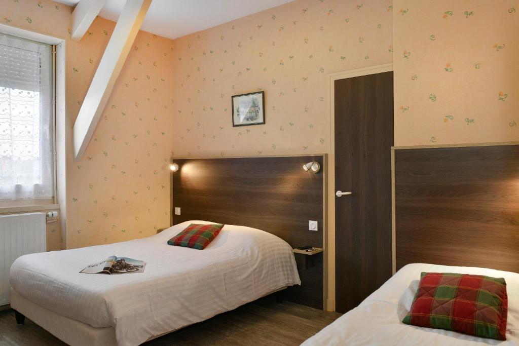 Logis Hôtel Des Châteaux De La Loire - Comfort Triple Room