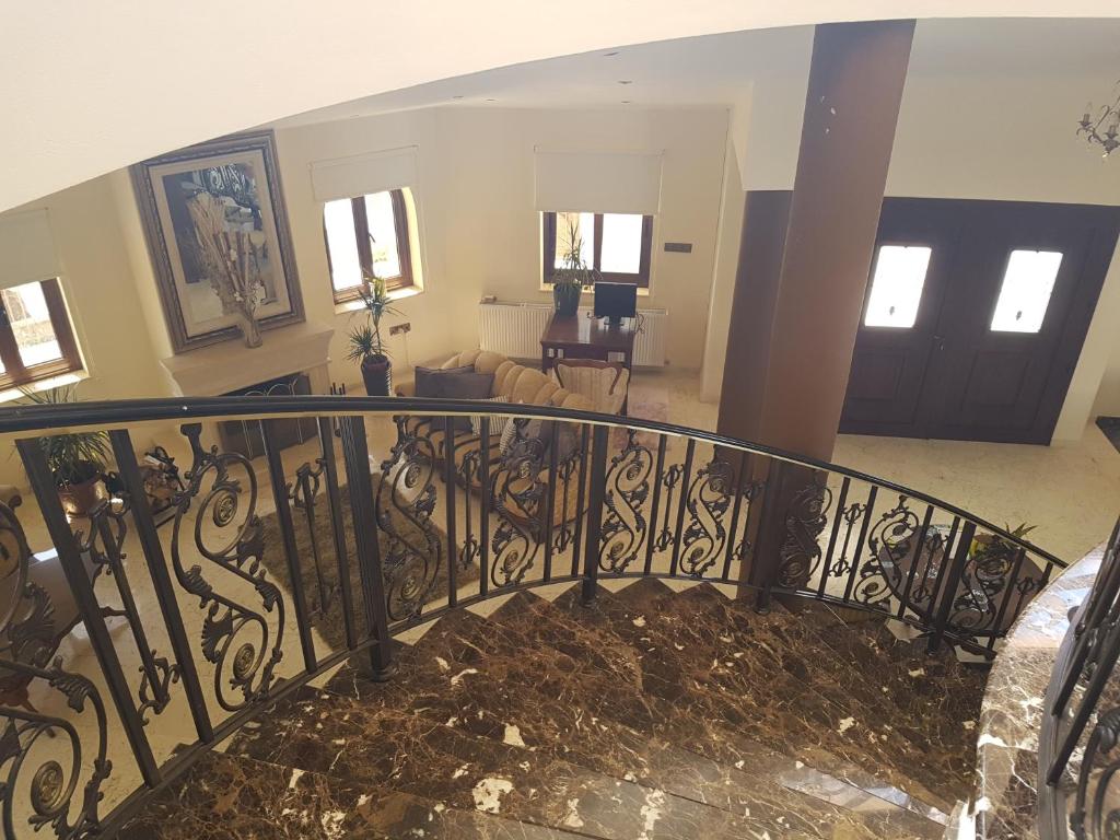 Fotografie z fotogalerie ubytování Larnaca Mansion Ideal for 3 Families or more v destinaci Larnaka