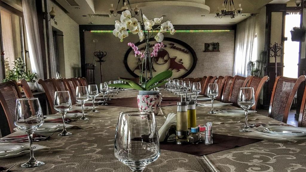 Restaurace v ubytování Hotel Doi Taurasi