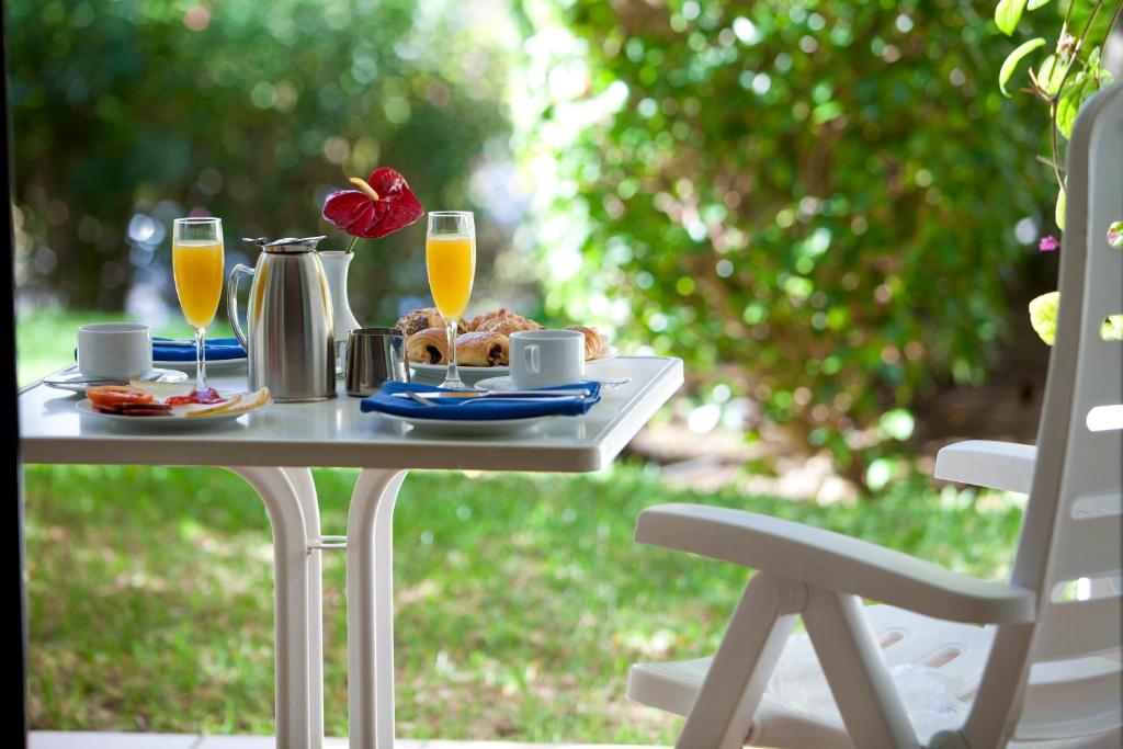 Seaside Sandy Beach - 5