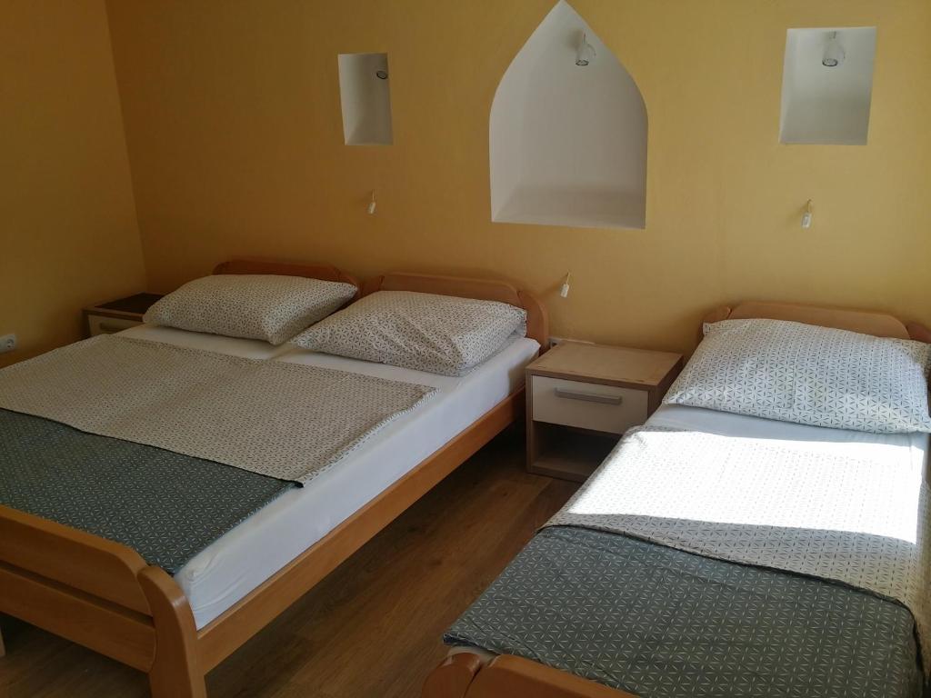 Postel nebo postele na pokoji v ubytování Apartments Uno