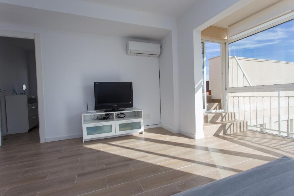 TV a/nebo společenská místnost v ubytování Lighthouse Cullera Penthouse