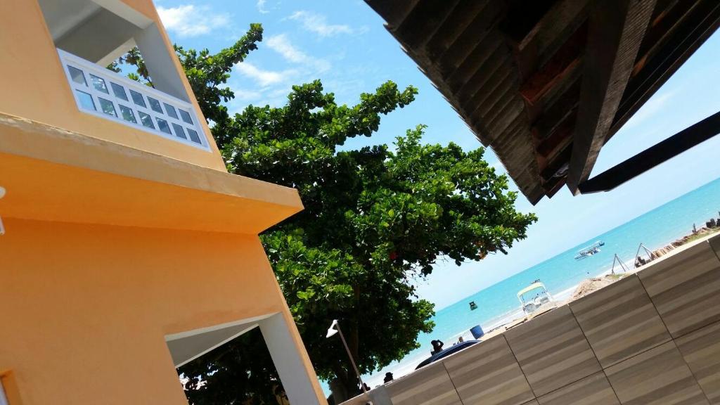 una casa con vistas a la playa en Casa Temporada Maragogi, en Maragogi
