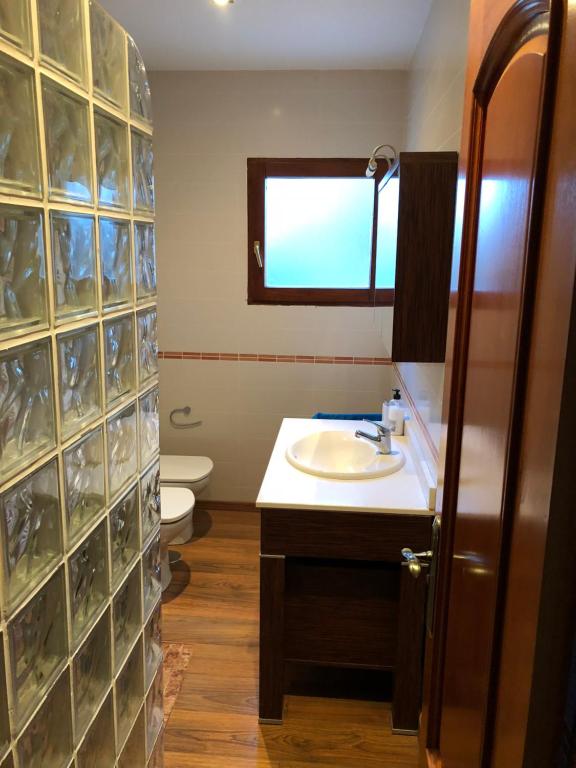 A bathroom at ***CHALET ALICANTE*** EXPERIENCIA UNICA