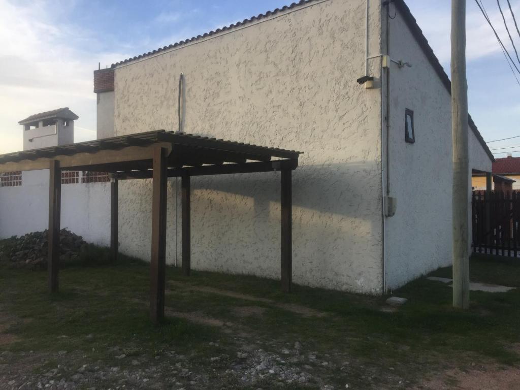 Budova, kde se chata nachází