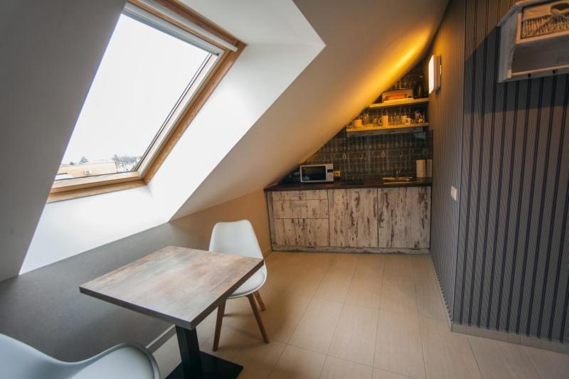 Levendula Apartmanház - Studio Apartment With Balcony