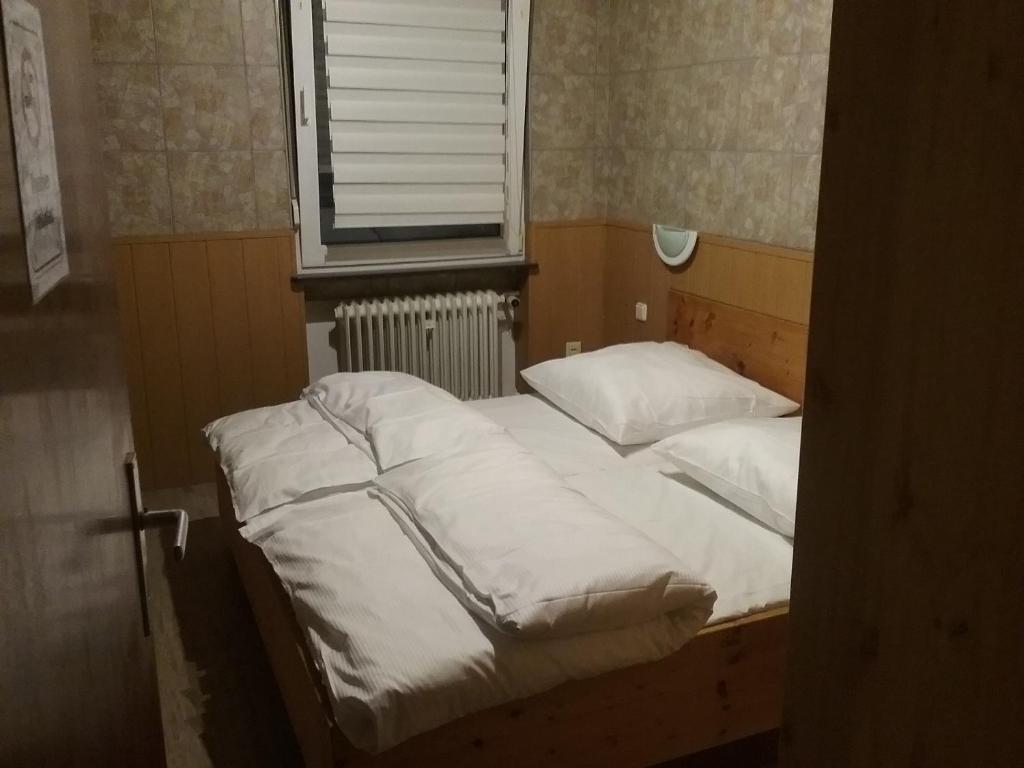 Ein Bett oder Betten in einem Zimmer der Unterkunft See Lord Hotel