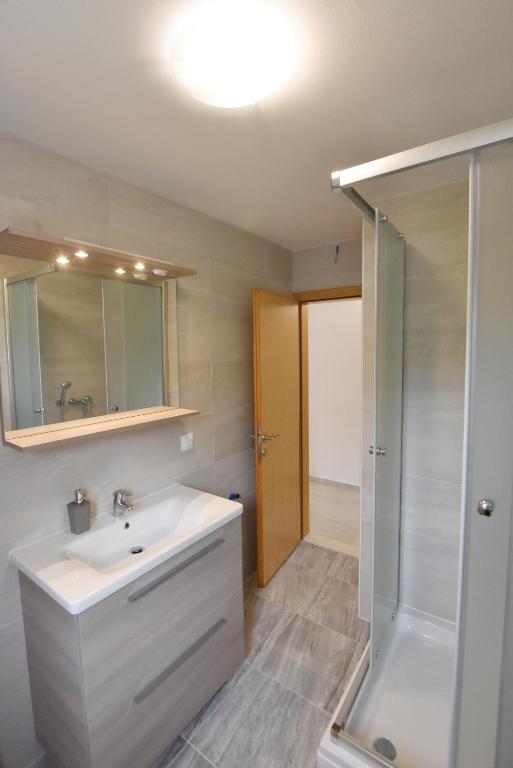 Koupelna v ubytování Apartments Lorena