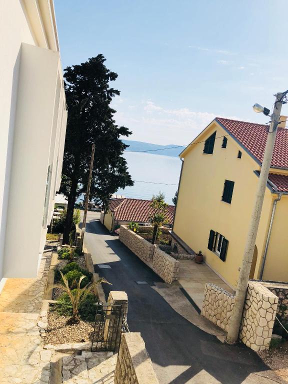 Rocky Beach Rooms - 14