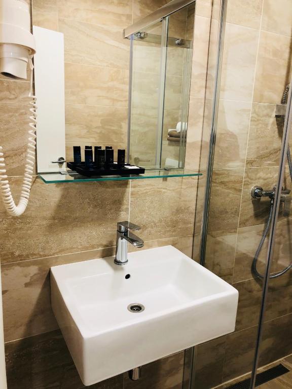 Rocky Beach Rooms - 8