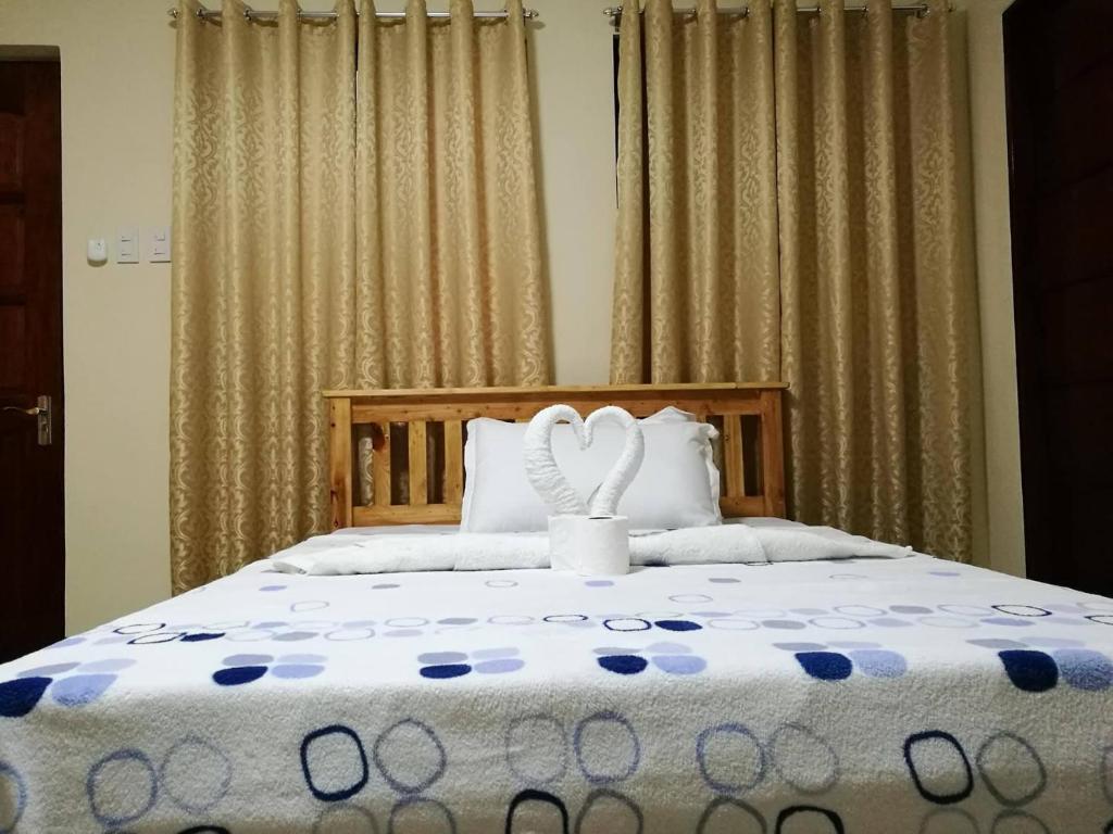 Postel nebo postele na pokoji v ubytování Lourdes Inn