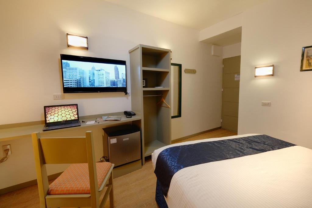 TV a/nebo společenská místnost v ubytování Frankfurter Deluxe Inn
