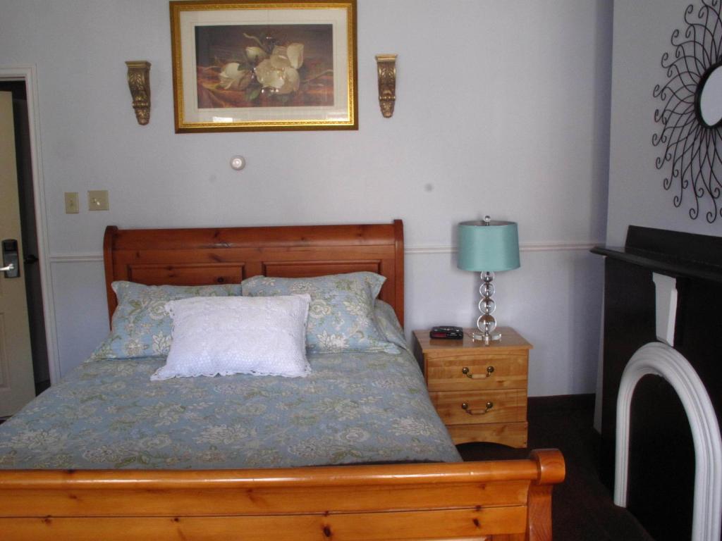 Postel nebo postele na pokoji v ubytování Garden South Park Inn