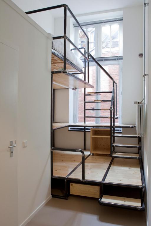 LABnul50 self check-in hotel Groningen - Resim 27