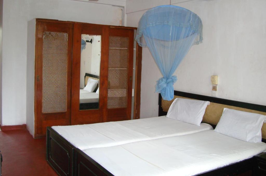 Topaz Beach Hotel - Standard Double Room With Fan & Sea View