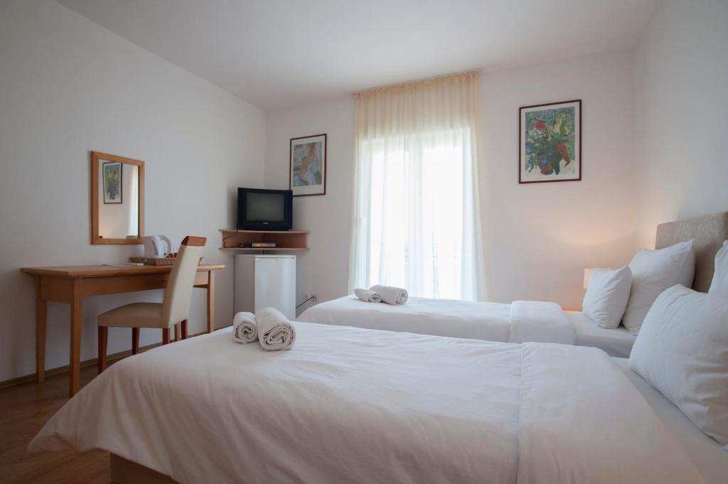 Postel nebo postele na pokoji v ubytování Apartments Đurašević