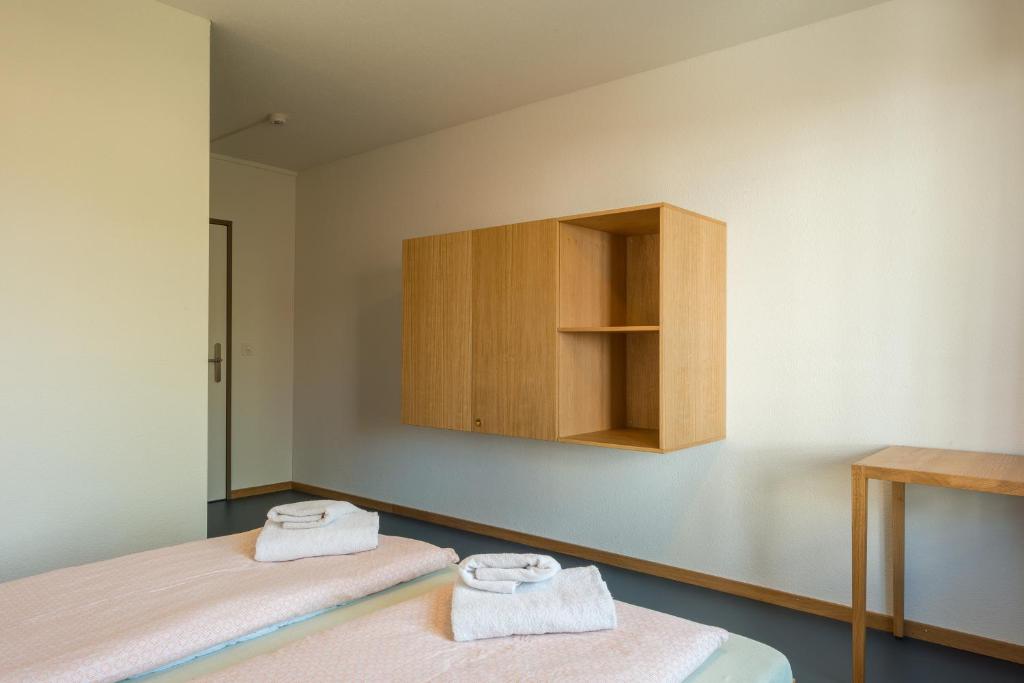 Postel nebo postele na pokoji v ubytování Zug Youth Hostel