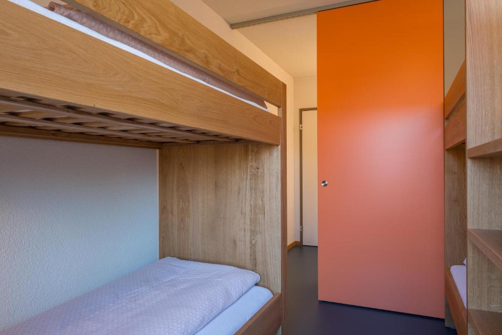 Postel nebo postele na pokoji v ubytování Zug Youth Hostel