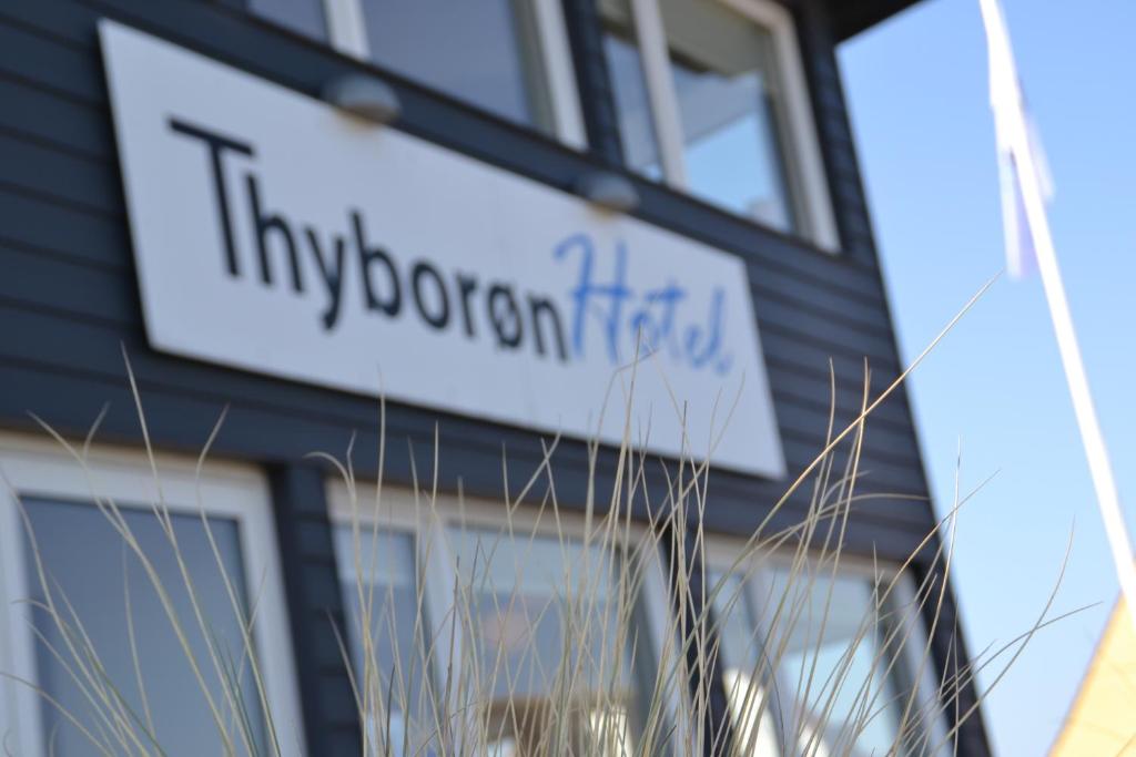 a sign on the side of a building at Thyborøn Hotel in Thyborøn