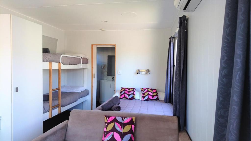 Postel nebo postele na pokoji v ubytování Taupo Debretts Spa Resort
