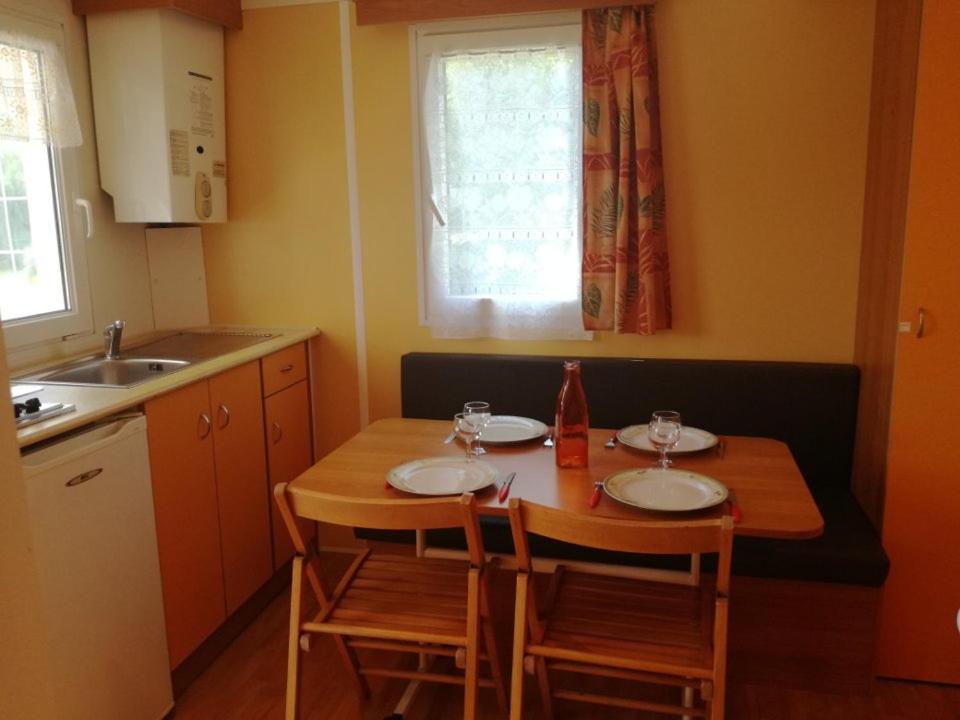 Kuchyň nebo kuchyňský kout v ubytování camping Le Kermadec