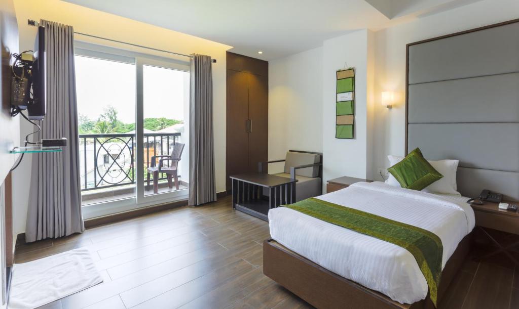 Postel nebo postele na pokoji v ubytování Hotel Crown Suites