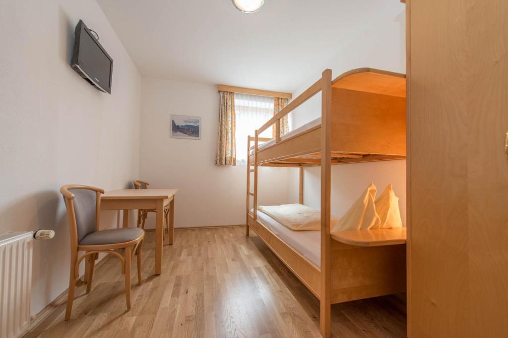 Letto o letti in una camera di Hotel Naggler Weissbriach