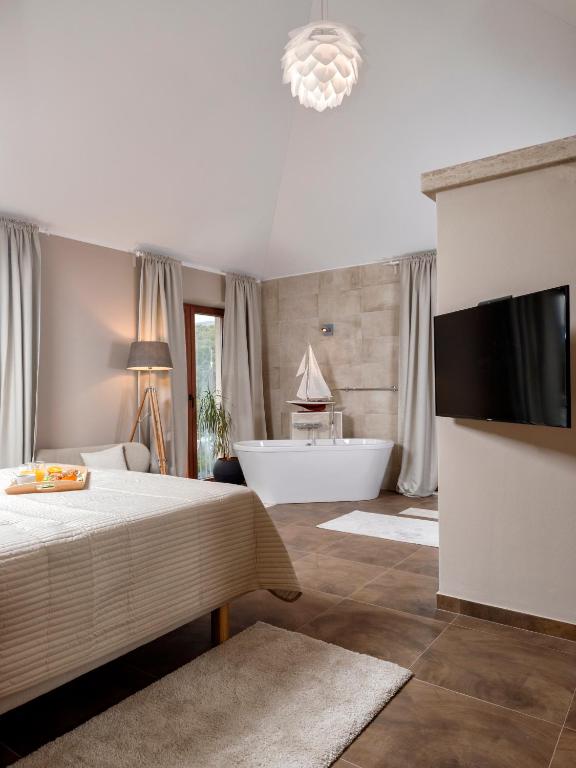 Televízia a/alebo spoločenská miestnosť v ubytovaní Luxury Villa Hvar Enigma with Pool