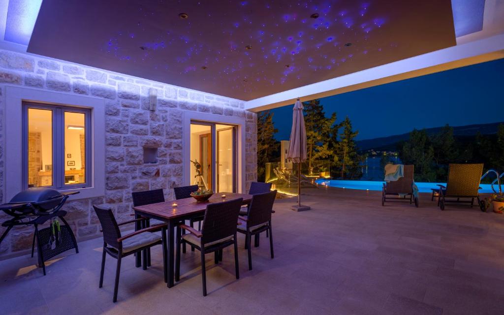 Fotografia z galérie ubytovania Luxury Villa Hvar Enigma with Pool v destinácii Vrboska
