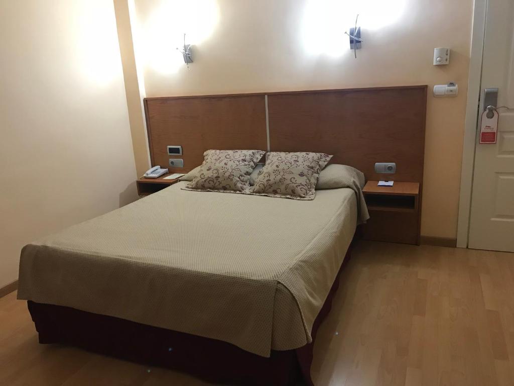 Giường trong phòng chung tại Hotel Alfonso VIII De Cuenca